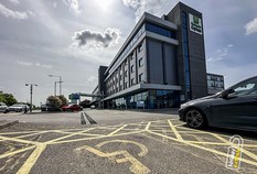 /imageLibrary/Images/8456 LHR Holiday Inn Express T5 accessible parking