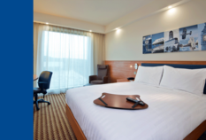 /imageLibrary/Images/HAMPTON BY HILTON BEDROOM.png