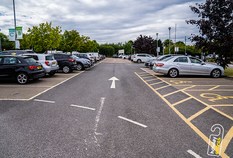 /imageLibrary/Images/401/8403 gatwick holiday inn worth parking