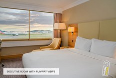 /imageLibrary/Images/5 6395 london heathrow airport renaissance hotel executive room with runway views