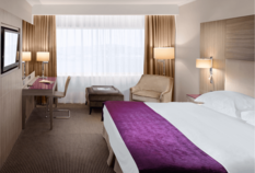 /imageLibrary/Images/6652 standard bedroom MAN radisson.png