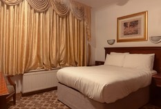 /imageLibrary/Images/810/gatwick acorn lodge double room