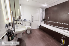 /imageLibrary/Images/8277 LGW Crowne Plaza Accessible Room Bathroom.png