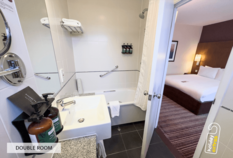 /imageLibrary/Images/8277 LGW Crowne Plaza Double Room Bathroom.png