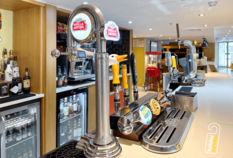/imageLibrary/Images/8345 heathrow holiday inn slough windsor bar beertaps.png