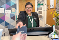 /imageLibrary/Images/8345 heathrow holiday inn slough windsor reception check in desk.png