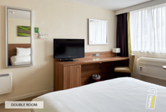 /imageLibrary/Images/8345 heathrow holiday inn slough windsor standard double room 2.png