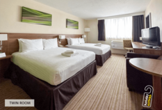 /imageLibrary/Images/8345 heathrow holiday inn slough windsor twin room.png