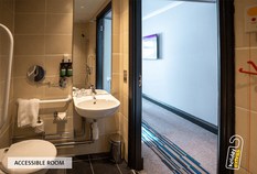 /imageLibrary/Images/8382 Gatwick crowne plaza felbridge accessible room bathroom