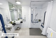 /imageLibrary/Images/8456 LHR Holiday Inn Express T5 accessible bathroom