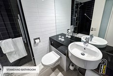 /imageLibrary/Images/8456 LHR Holiday Inn Express T5 standard bathroom