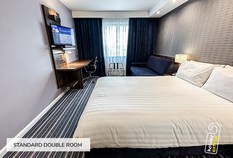 /imageLibrary/Images/8456 LHR Holiday Inn Express T5 standard double room