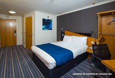 /imageLibrary/Images/85558 birmingham airport express by holiday inn accessible room 3