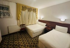 /imageLibrary/Images/gatwick acorn lodge twin room