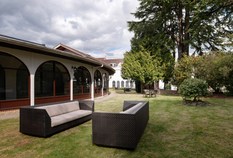 /imageLibrary/Images/gatwick copthorne effingham outdoor sofa