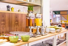 /imageLibrary/Images/gatwick holiday inn breakfast buffet