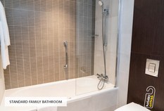 /imageLibrary/Images/5887 london gatwick hilton standard family room bathroom